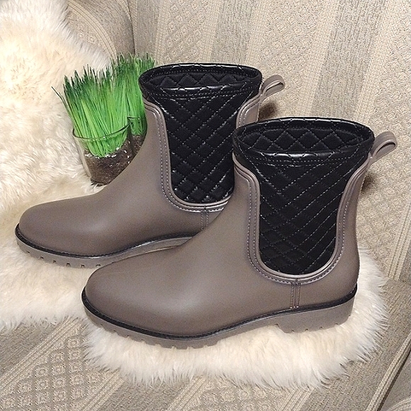 Bernardo Zora Quilted Rain Boots - Picture 16 of 16